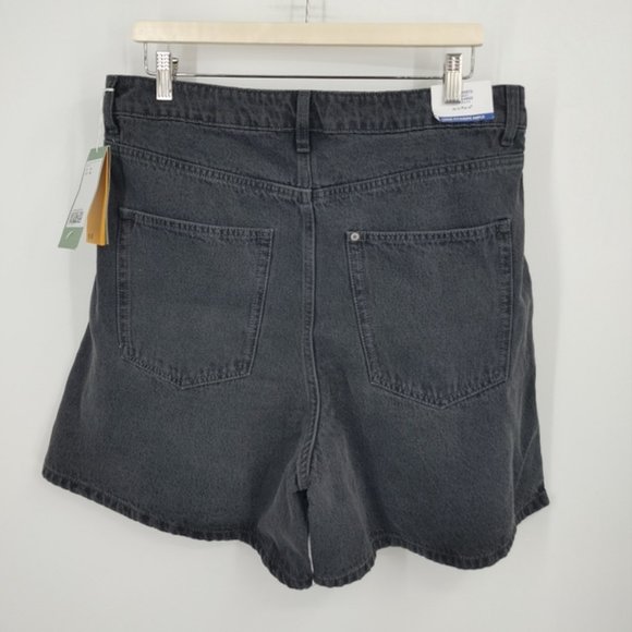 H & M  loose fit shorts - Picture 4 of 6